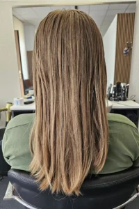 Friseur Atelier by Jessica Stöhr - Wo Haare Herzenssache sind. Für jeden einzigartig, für alle perfekt – Stil und Spaß für die ganze Familie. - Vorher - Nachher - Langhaarliebe - Erleben Sie den Unterschied. Unsere professionellen Schnitte, Farben und Stylings verwandeln Ihr Haar – sichtbar, individuell und typgerecht. Langhaarfrisur glatt vorher